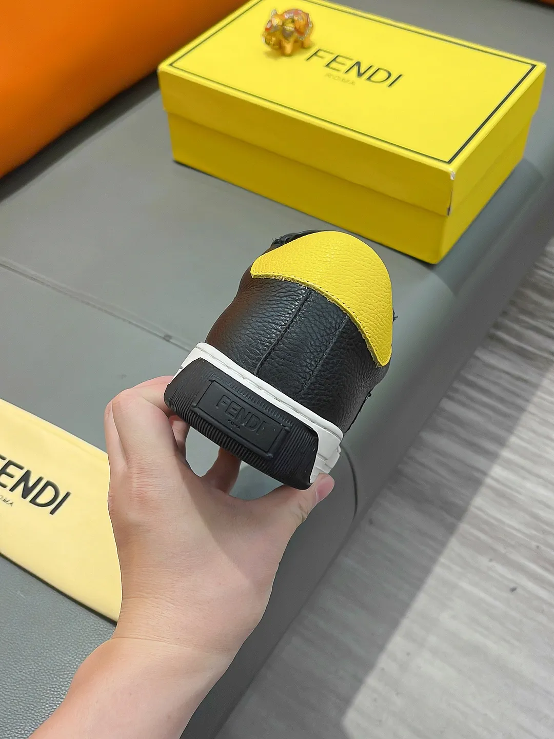 Men's shoes FENDI "Fendi" P400 Regular size: 38-44 (casual shoes) Product materials: Selected cowhide upper, soft sheepskin lining; original outsole.